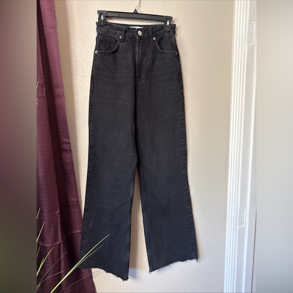 B6/5 Zara Black Raw Hem denim Jeans Size 0